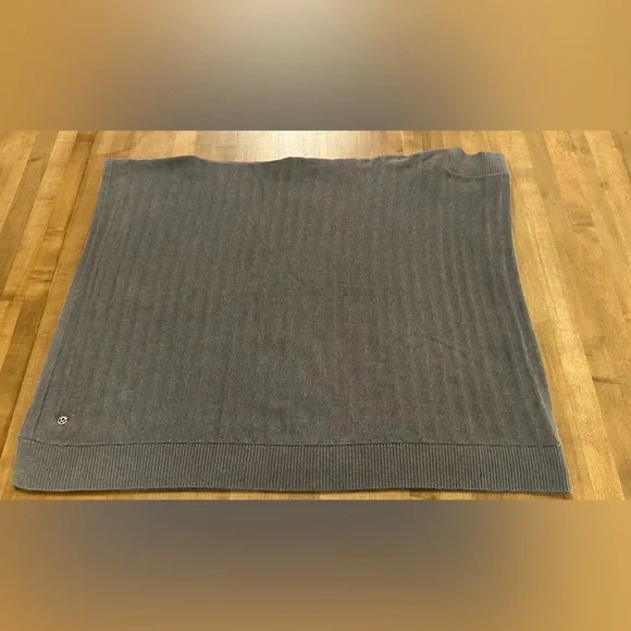 💙 Lululemon Forward Flow Poncho 💙 - Picture 6 of 6